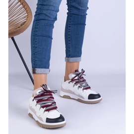Baskets pour femmes blanches avec laçage décoratif 1