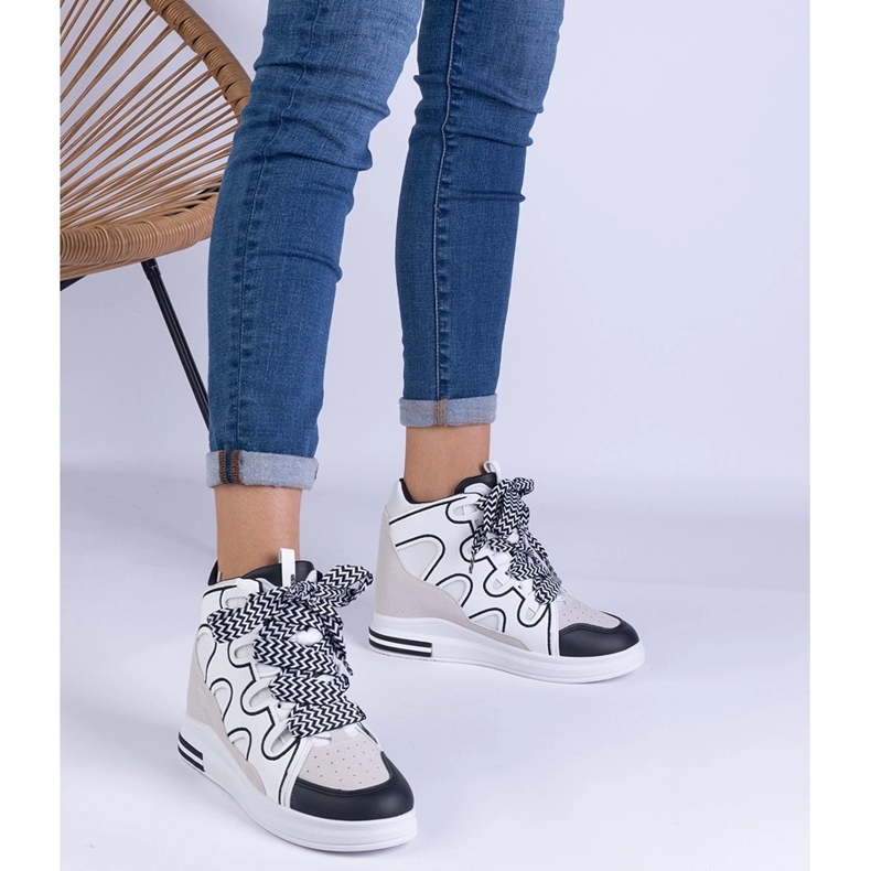 Baskets pour femmes blanches avec lacets épais 1 Baskets pour femmes blanches avec lacets épais 1