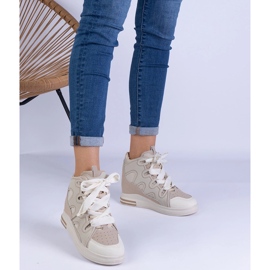 Baskets féminines beige avec lacets épais 1