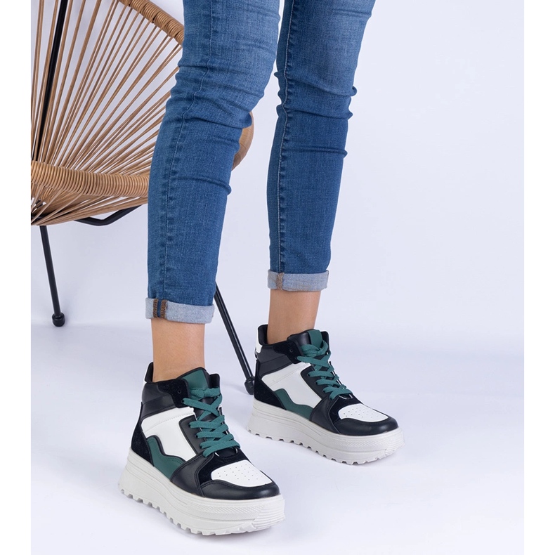 Baskets sportives pour femmes en noir et blanc sur la plate-forme 1