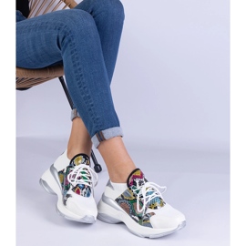 Baskets blanches pour femmes avec pressage coloré 2
