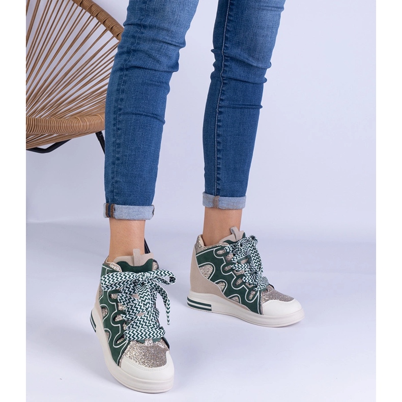 Baskets vertes avec des lacets épais et des paillettes 1
