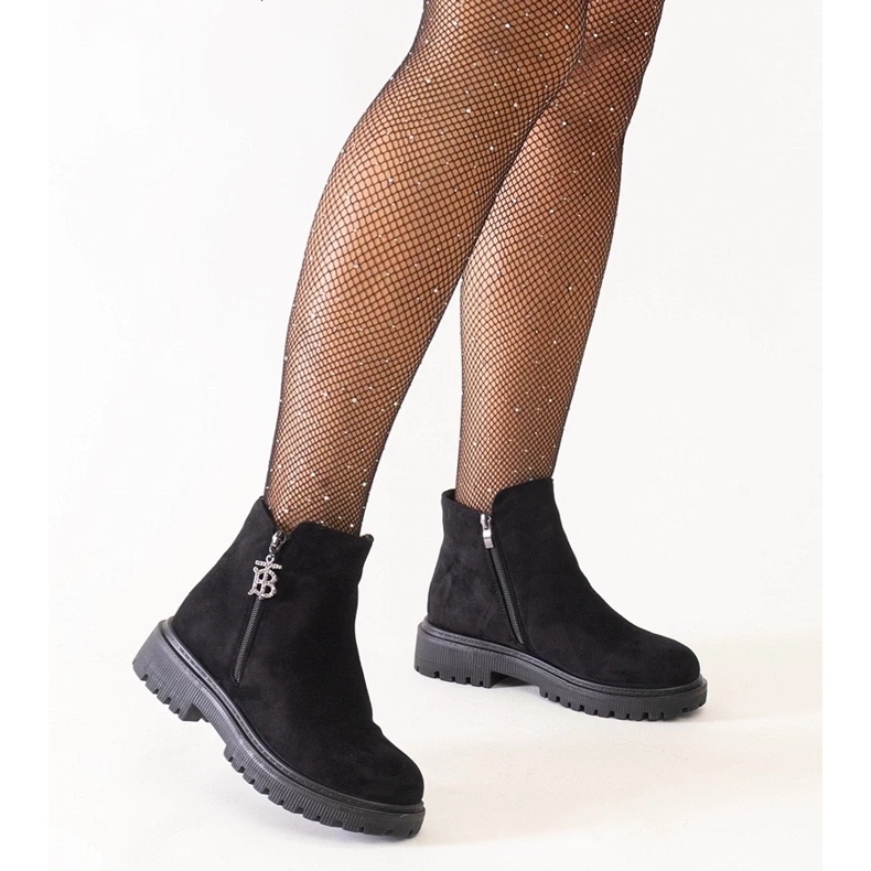 D/CEO Bottines noires avec pendentif décoratif sur la plateforme en éco-daim Melane 2