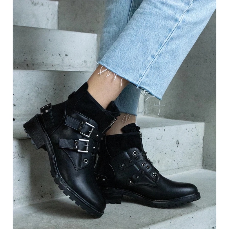 D/CEO Bottines noires ornées de clous à talon plat par Neffa 2