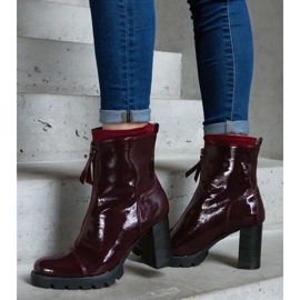 D/CEO Bottines vernis bordeaux ornées d'un fermoir Tiri rouge 1