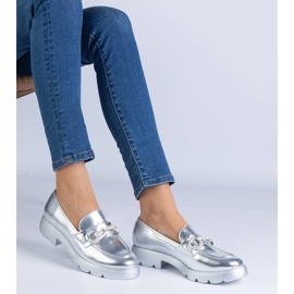 Chaussures classiques en argent avec un ornement 3