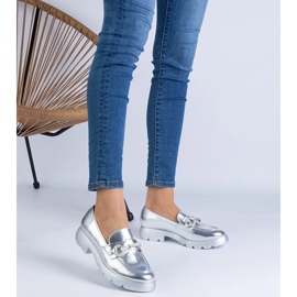 Chaussures classiques en argent avec un ornement 4