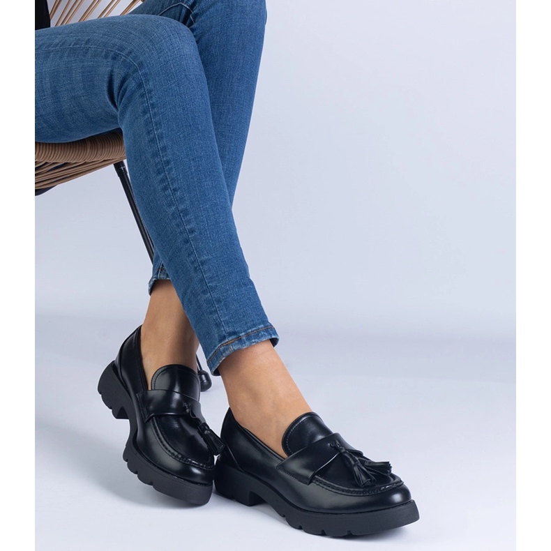 Chaussures classiques noires avec franges 1