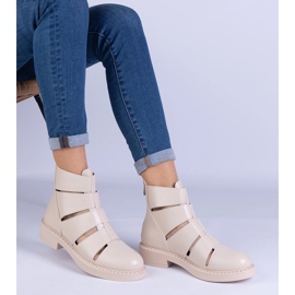 Bottes beiges en écara avec des découpes à thèses plates 3