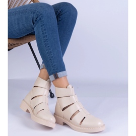 Bottes beiges en écara avec des découpes à thèses plates 2