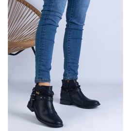 Bottes plates noires avec une découpe et une boucle le noir 1