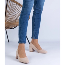 Pompes beige d'Ekozamsz sur le poteau 1