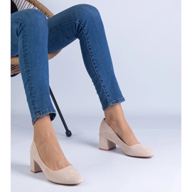 Pompes beige d'Ekozamsz sur le poteau 2