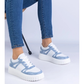 Blue Openwork Sneakers sur une semelle massive bleu 2
