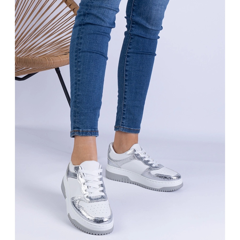 Baskets en argent sur une semelle épaisse 1