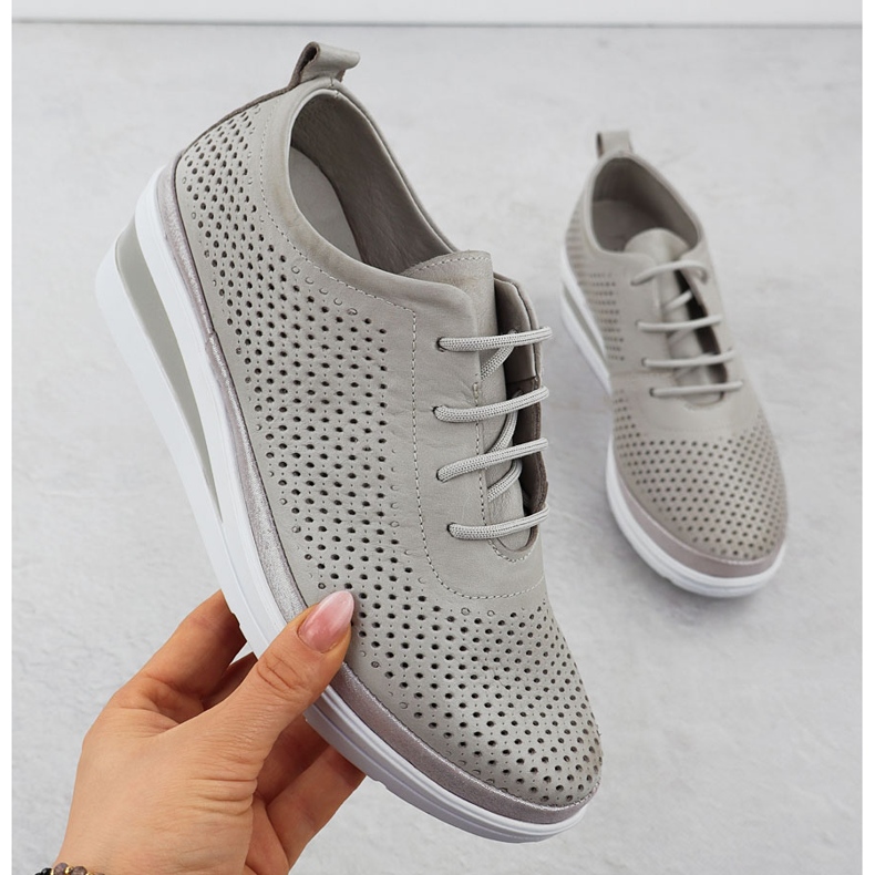 Chaussures de sport pour femmes en cuir sur un coin ouvert gris T.Sokolski W24-150 1 Chaussures de sport pour femmes en cuir sur un coin ouvert gris T.Sokolski W24-150 1