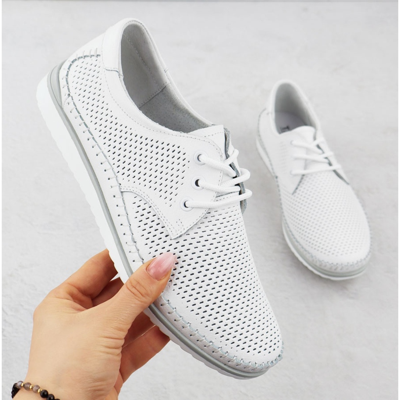 Chaussures en cuir perforées et confortables T.Sokolski W25-01 blanc 1