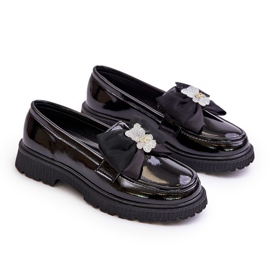 Mocasins des filles peintes avec un arc en cuir noir écologique 4