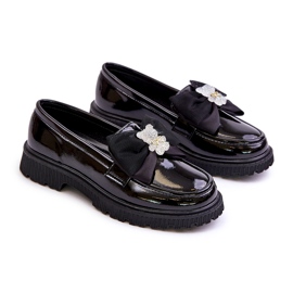 Mocasins des filles peintes avec un arc en cuir noir écologique 1