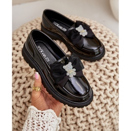 Mocasins des filles peintes avec un arc en cuir noir écologique 3
