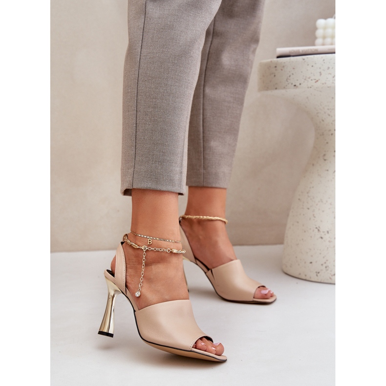 Sandales en cuir sur un talon haut avec un bracelet beige décoratif Chebello 4440 2 Sandales en cuir sur un talon haut avec un bracelet beige décoratif Chebello 4440 2