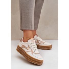 Sneakes des femmes sur la plate-forme beige 2