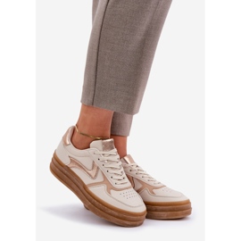 Sneakes des femmes sur la plate-forme beige 1