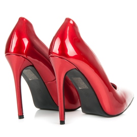 Via Giulia  Épingles métalliques dans un Spitz rouge 3