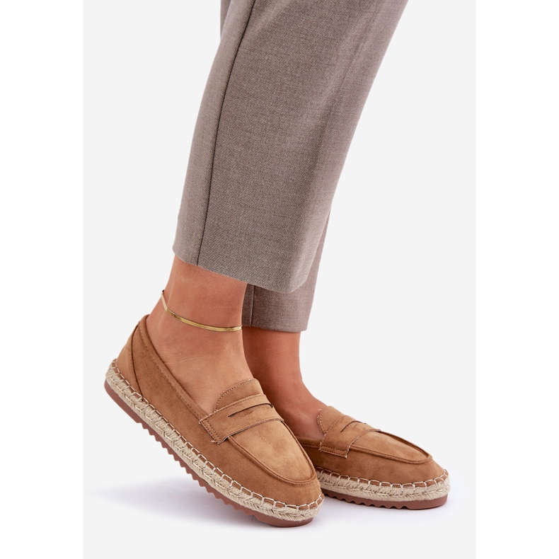 Espadrilles pour femmes avec une tresse de jute sur une semelle plate de chameau brun 1