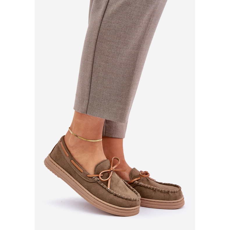 Mocassins pour femmes sur une semelle plate vert foncé 1