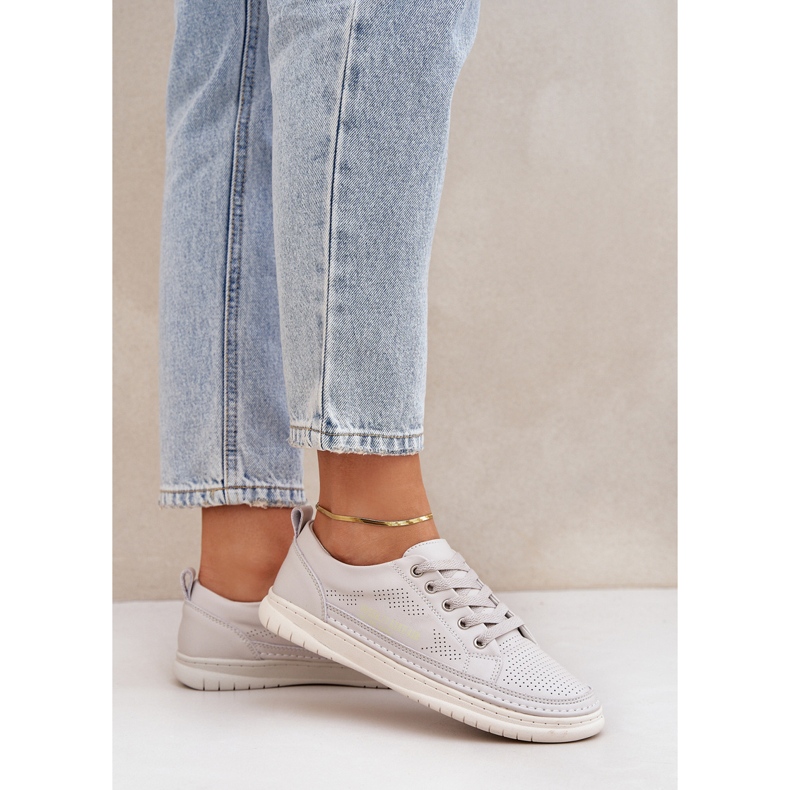 Baskets en cuir féminine gris ouverts 2