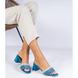 Les tongs élégants bleus sur le pilier avec des zircons 1