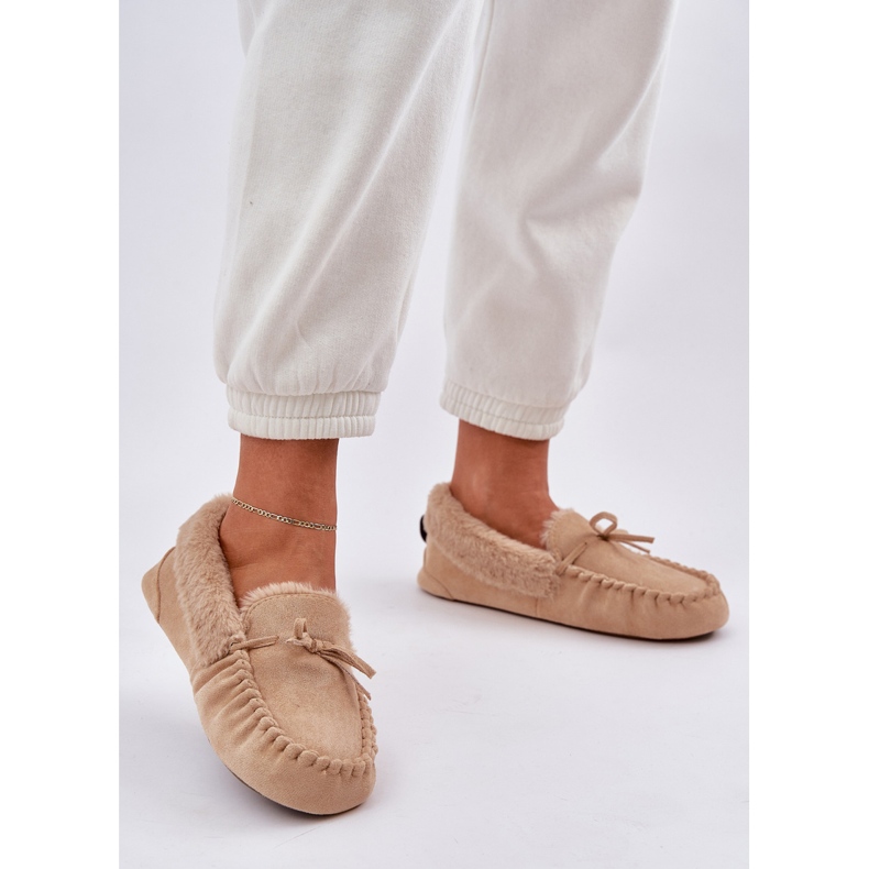 Les mocassins des femmes avec une fourrure beige 2