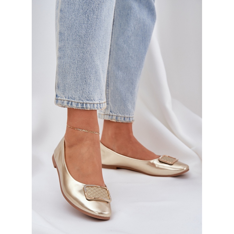 Ballerines en cuir écologique avec une décoration dorée 2