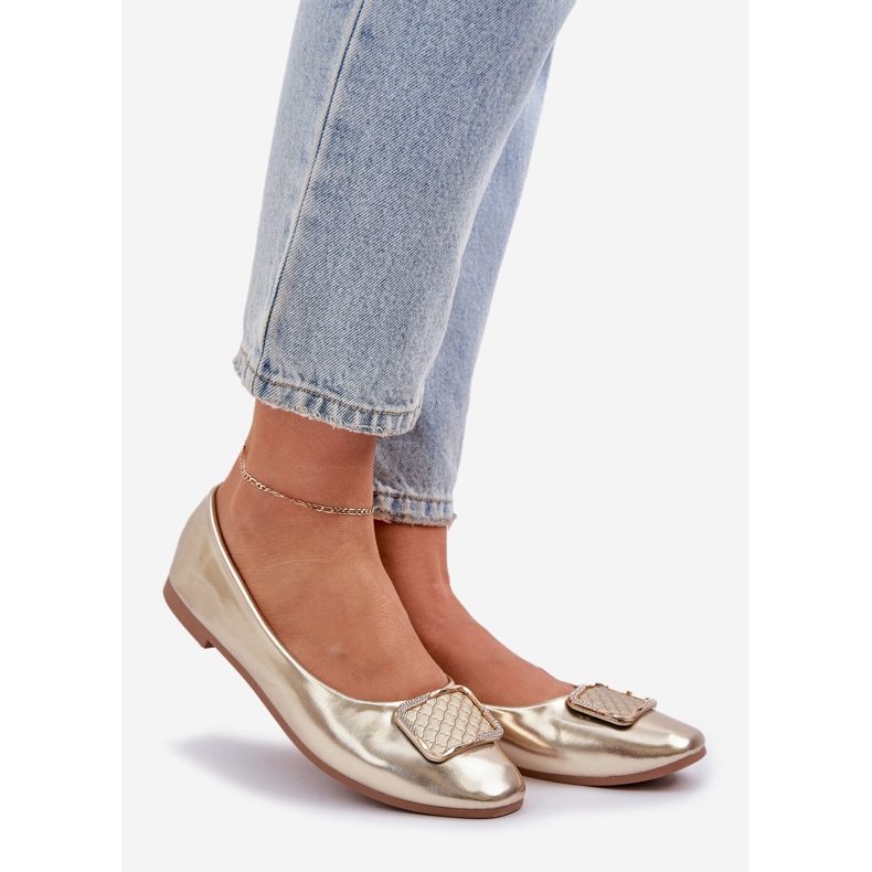 Ballerines en cuir écologique avec une décoration dorée 1