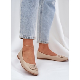 Ballerinas sur une semelle plate avec un ornement pour 58p beige 2