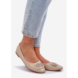 Ballerinas sur une semelle plate avec un ornement pour 58p beige 1