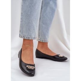 Ballerines sur une semelle plate avec une décoration noire le noir 2