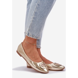 Ballerinas sur une semelle plate avec un ornement doré 1