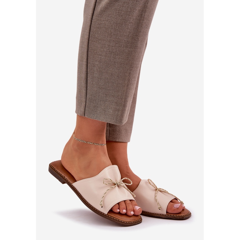 Semelles plates avec un arc beige décoratif 1 Semelles plates avec un arc beige décoratif 1