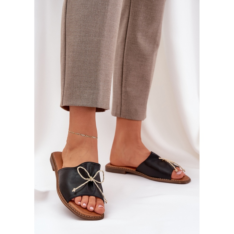 Les tongs places plats avec un arc noir décoratif le noir 2