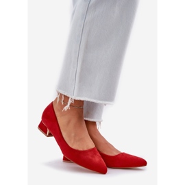 Pompes avec des talons bas et des orteils pointus rouges 1