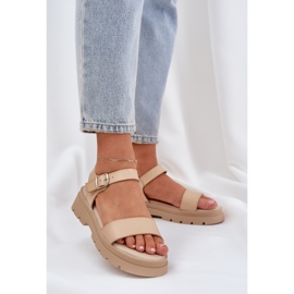 Sandales féminines sur la plate-forme beige 2