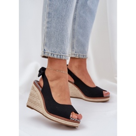 Sandales noires à talon compensé avec galon 2