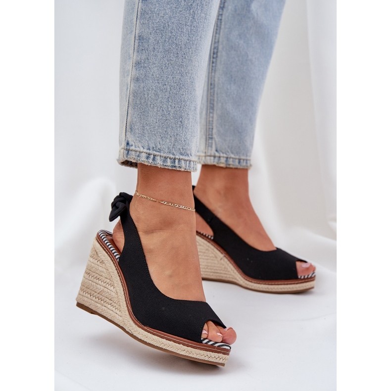 Sandales noires à talon compensé avec galon 2