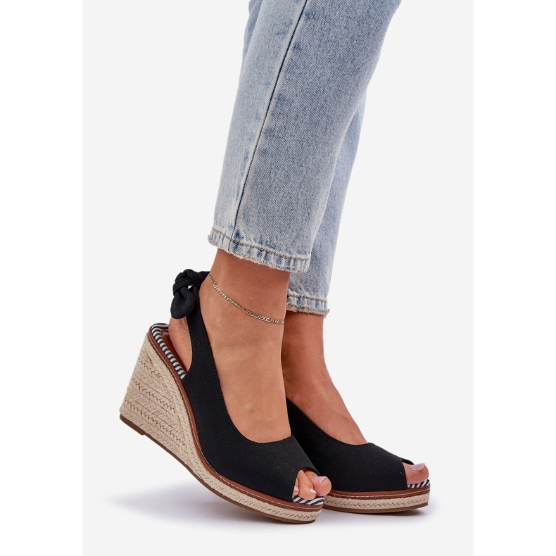 Sandales noires à talon compensé avec galon le noir 1