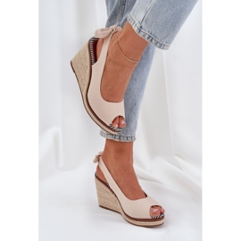 Sandales compensées beiges avec tresses 3