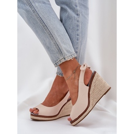 Sandales compensées beiges avec tresses 5