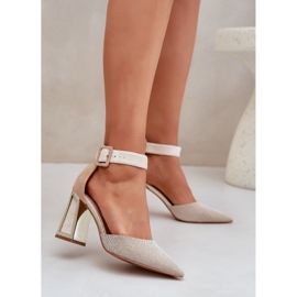Sandales sur le poteau avec des orteils pointus beige 2
