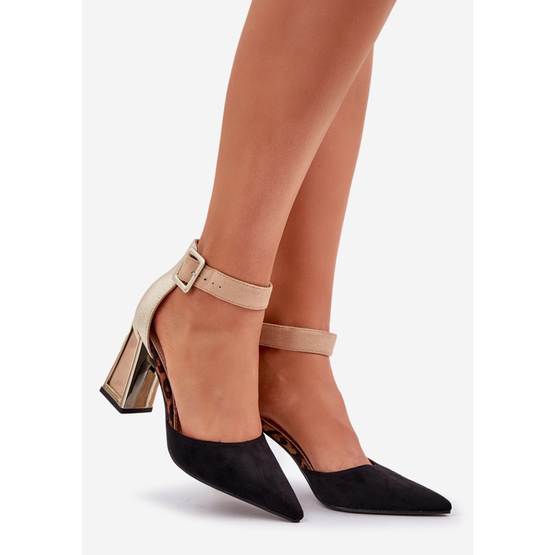 Sandales sur le pilier avec des orteils pointus noirs 1